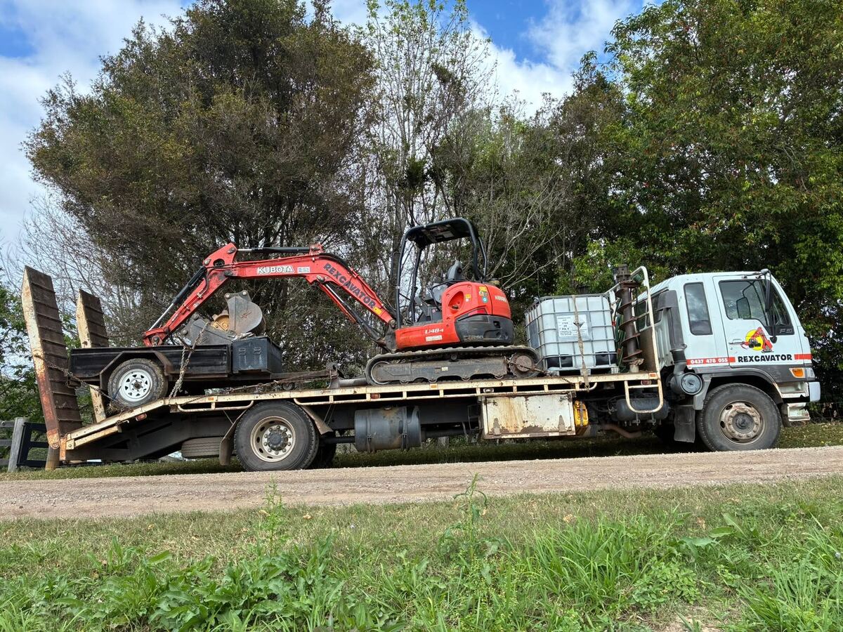 Rexcavator truck and excavator